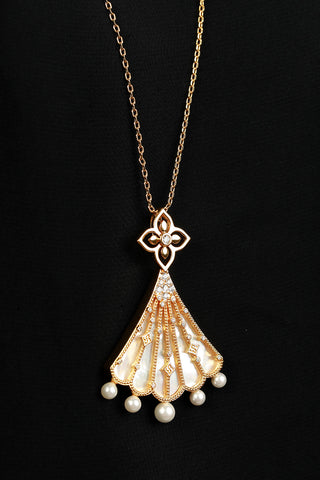 pearl pendant